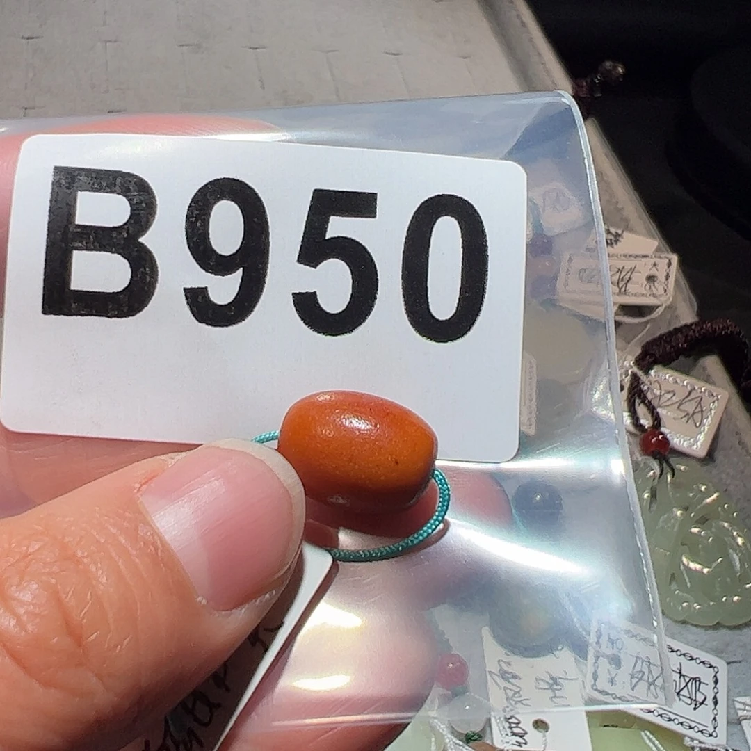 琥珀未镶嵌颈饰蜜蜡