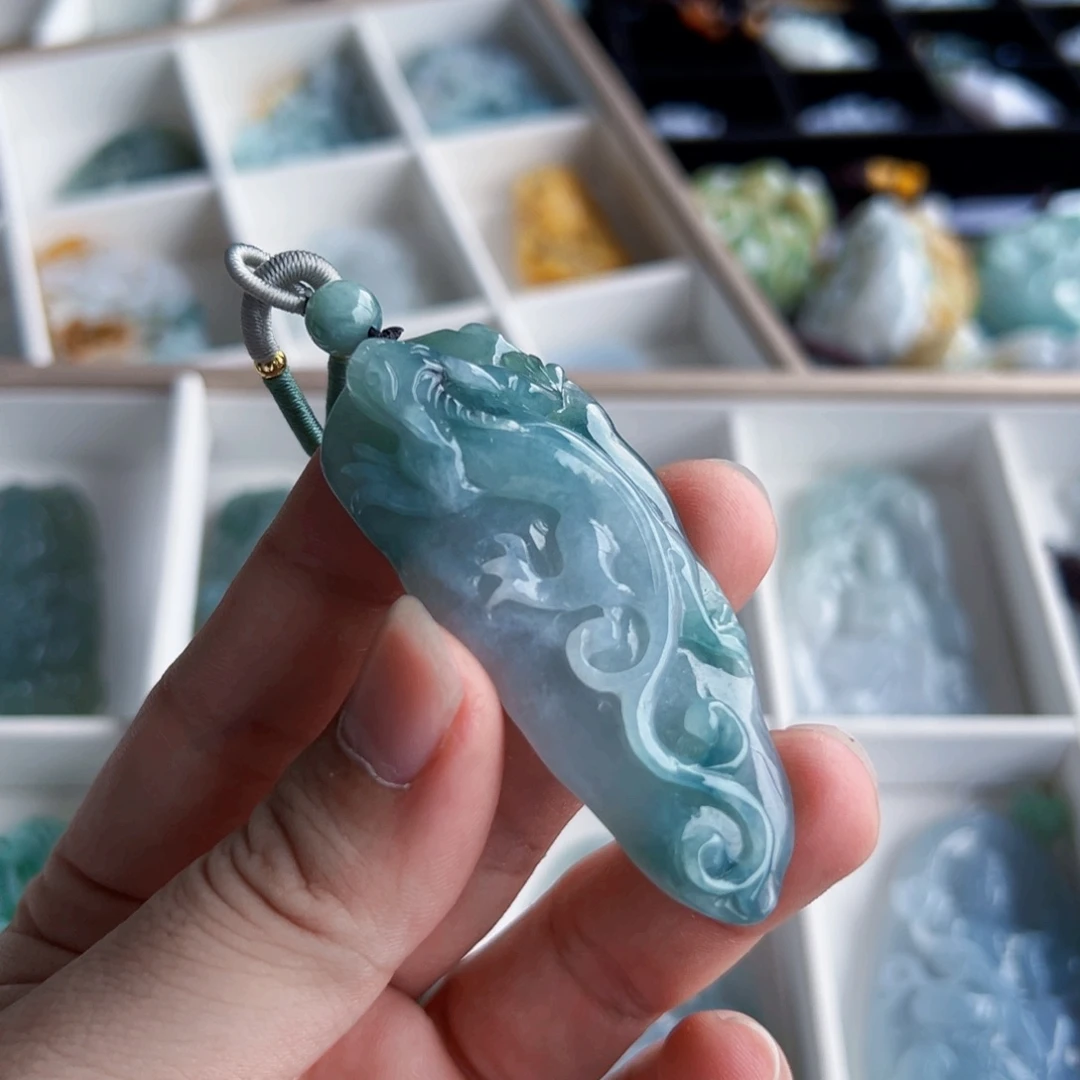 翡翠未镶嵌颈饰挂件