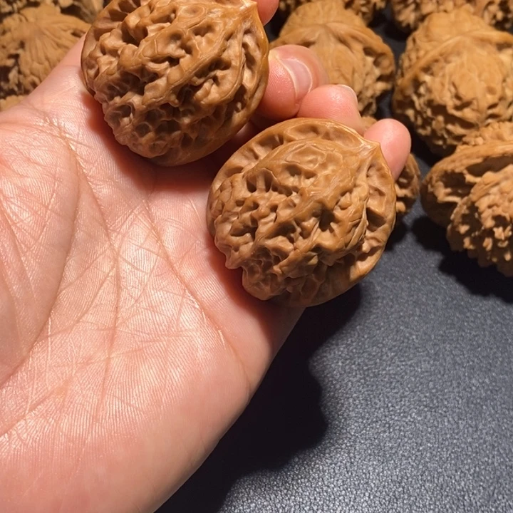 文玩核桃吊坠磐石