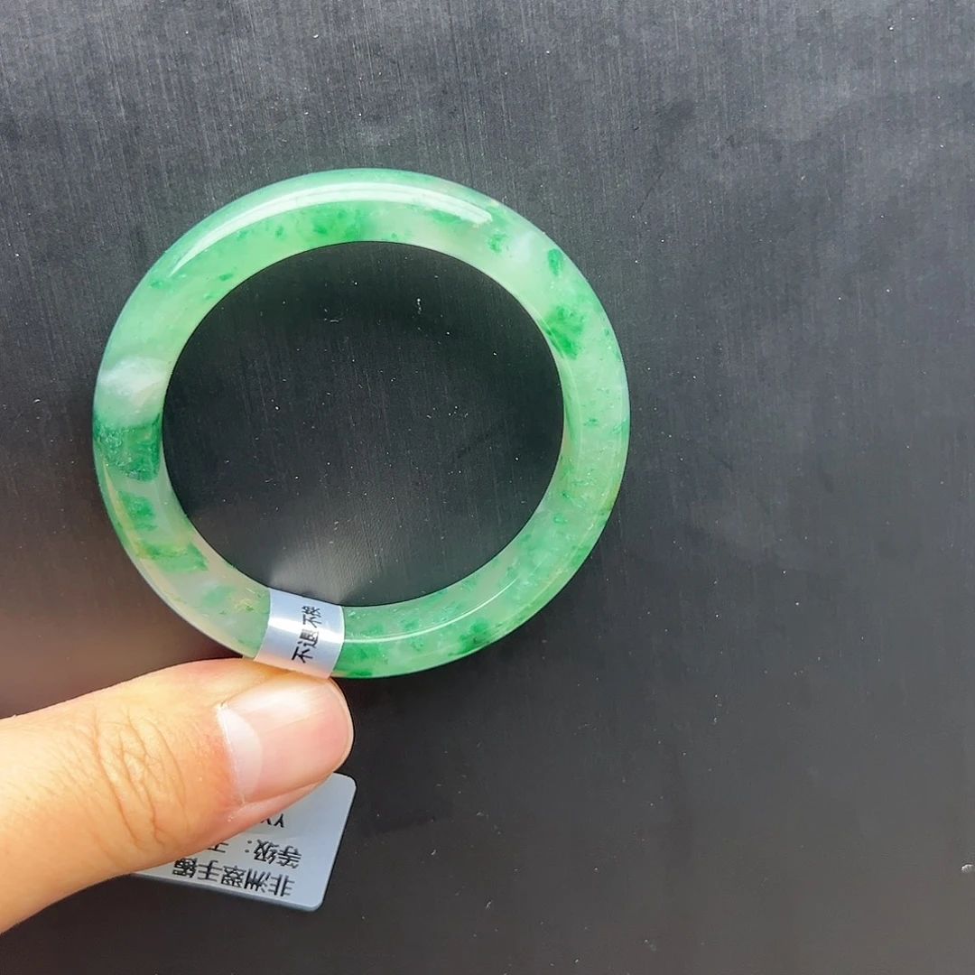 石英质玉（非洲翠）未镶嵌手镯