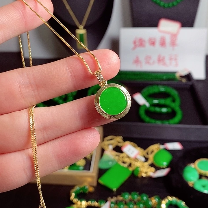 翡翠18K金镶嵌吊坠(赠链)15