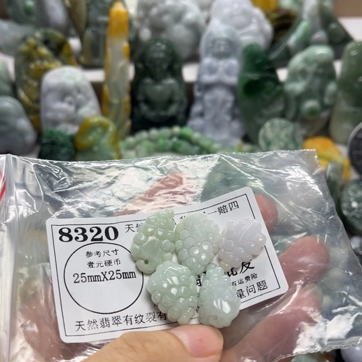 翡翠未镶嵌颈饰8320