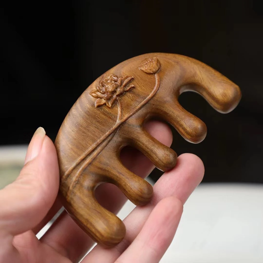 阿根廷绿檀雕刻衔荷叶檀香经络梳家用耐用按摩木梳子头部圆齿面部