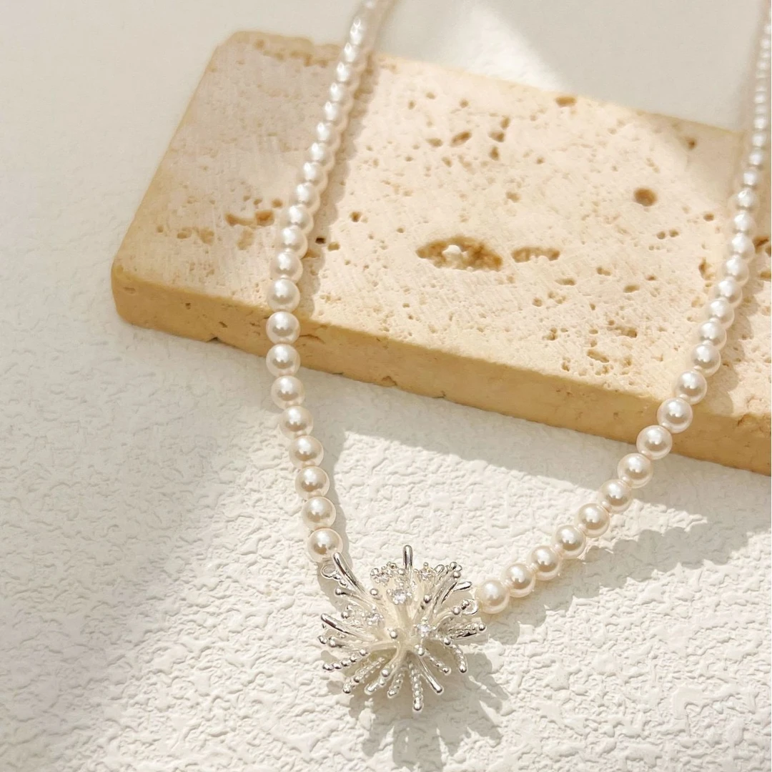 铜合金仿珍珠项链 烟花吊坠珠珠项链轻奢设计感小众坠链