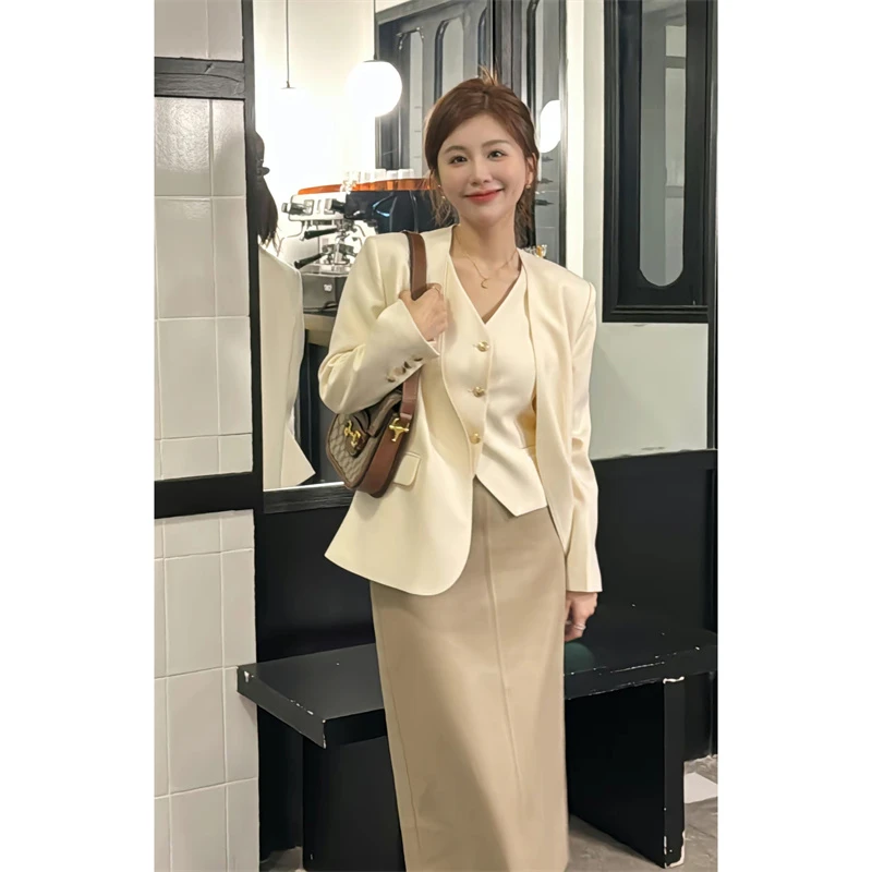 YPP!【自成焦点】版型很显瘦~高腰百搭纯色质感PU皮直筒半身皮裙