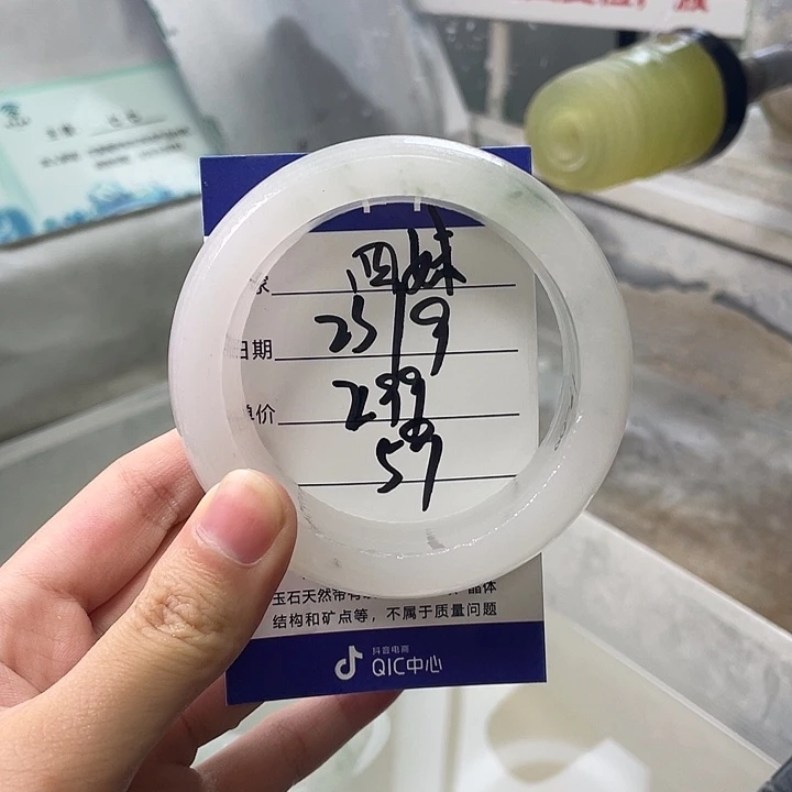 通***妹未镶嵌手镯石英质玉定制