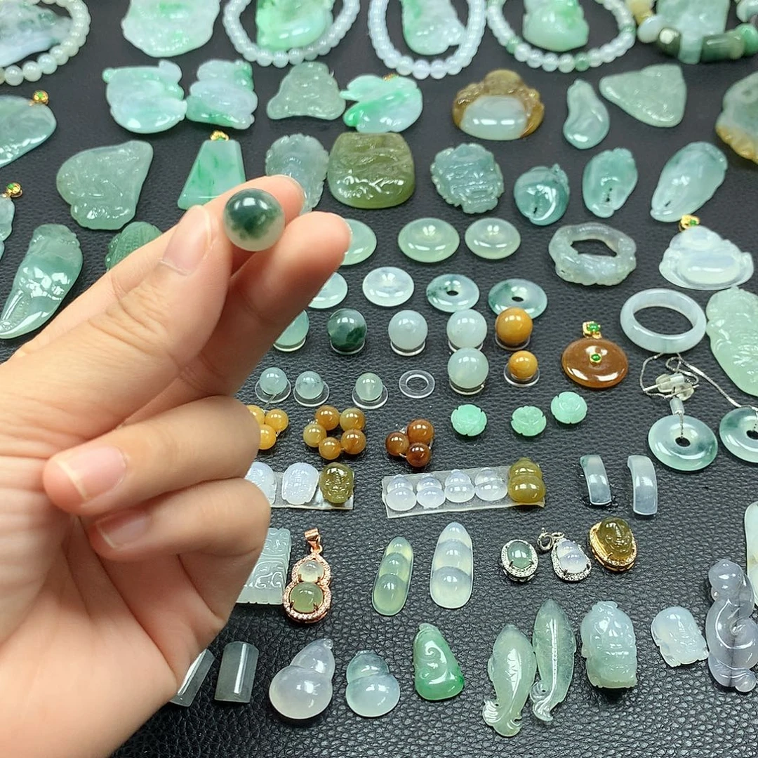 翡翠未镶嵌颈饰珠子