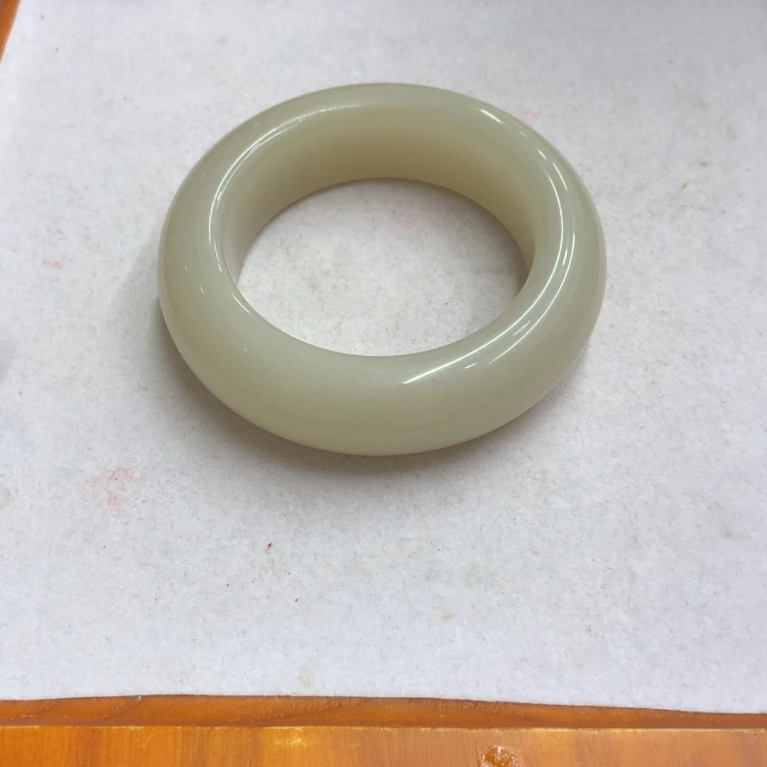 未镶嵌手镯石英质玉