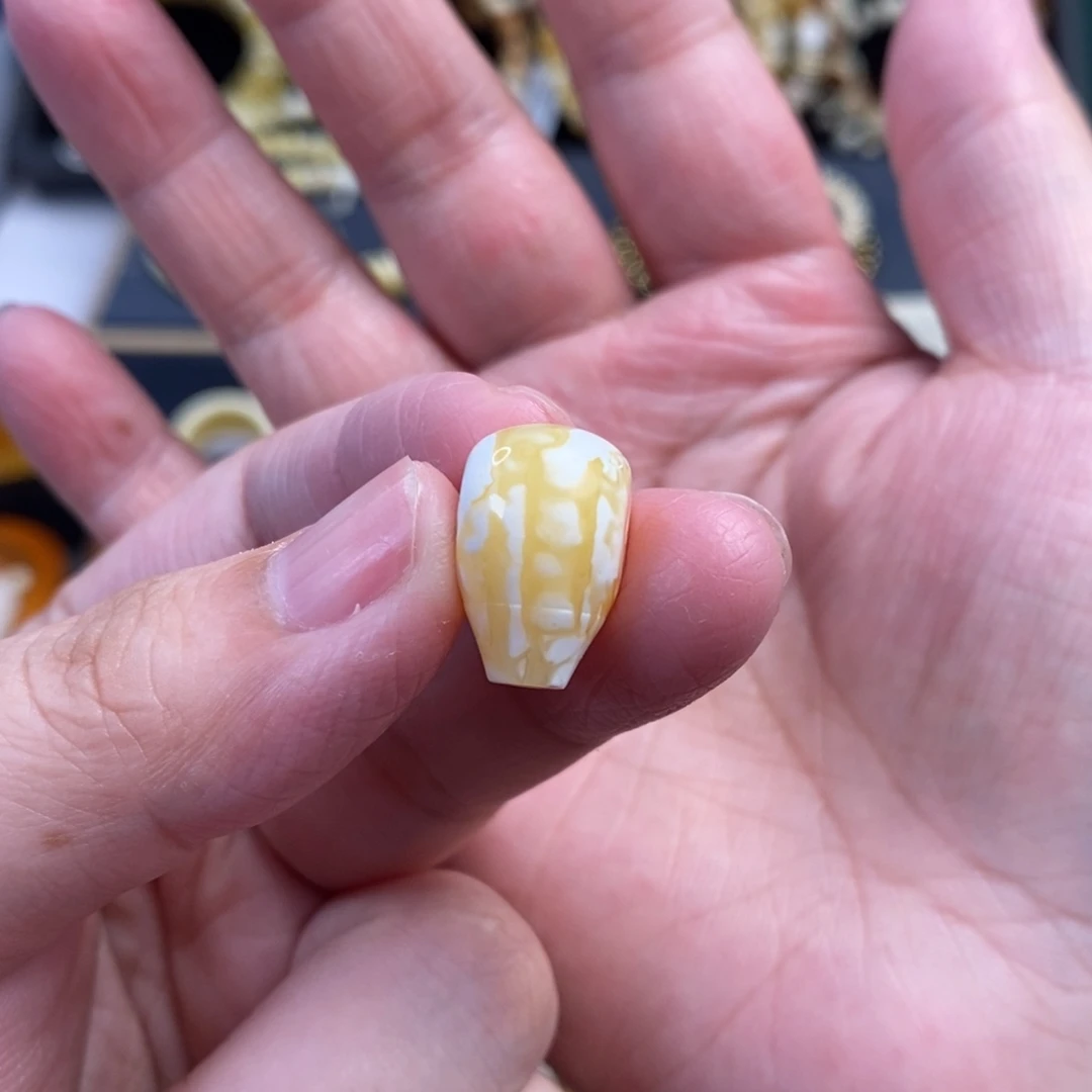 蜜蜡未镶嵌裸石瓷白妖花三通10.7