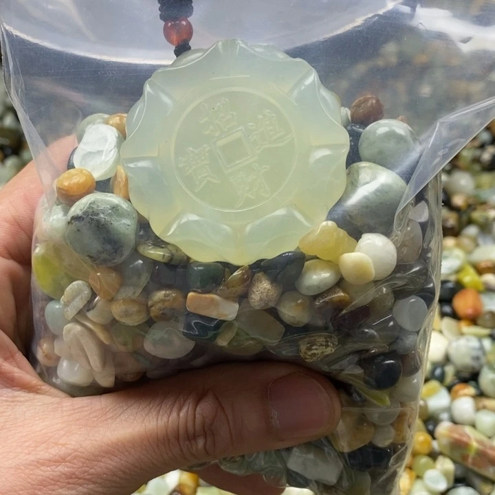 蛇纹石玉鱼缸石未镶嵌