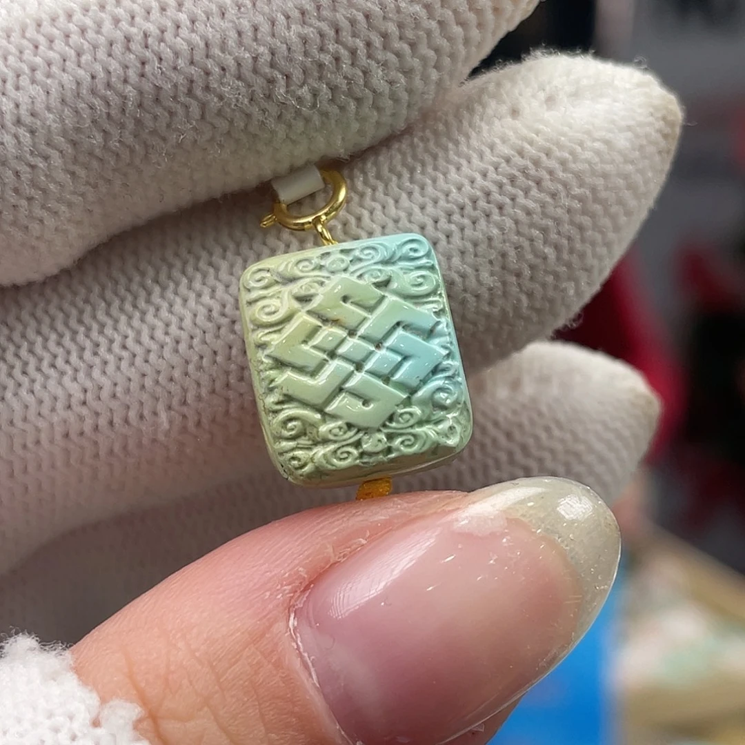 绿松石未镶嵌挂件