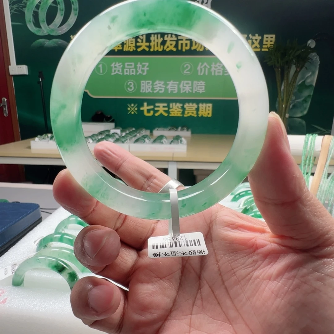 @***8未镶嵌手镯石英质玉