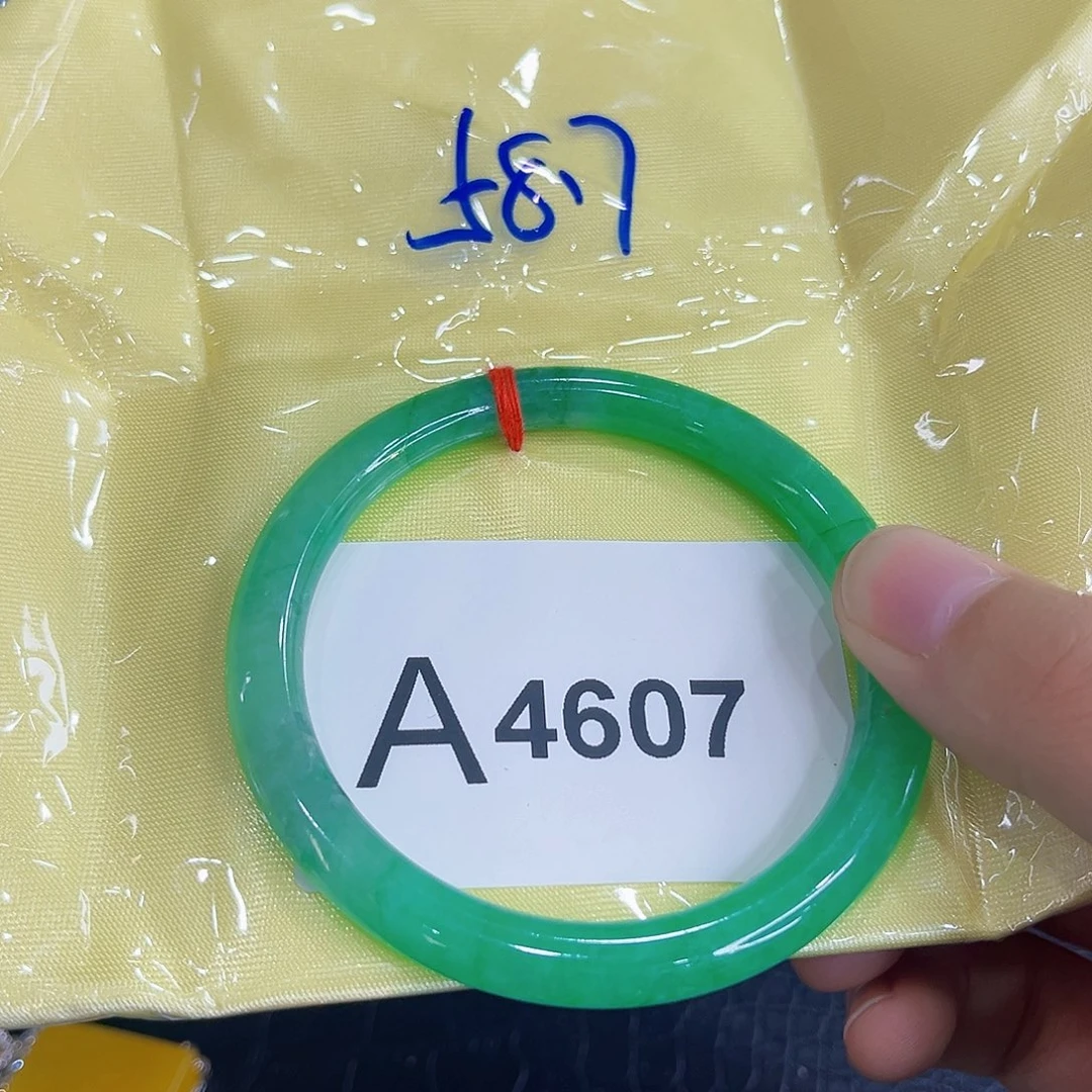 翡翠手镯未镶嵌手镯