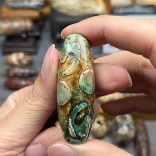 V***o玛瑙/玉髓未镶嵌颈饰