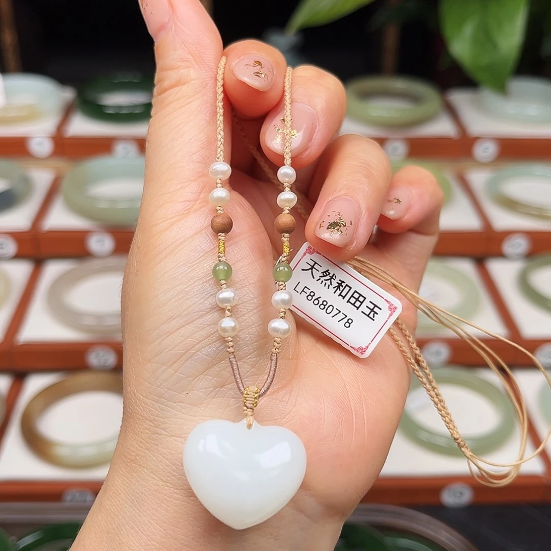 燕***雀和田玉未镶嵌颈饰