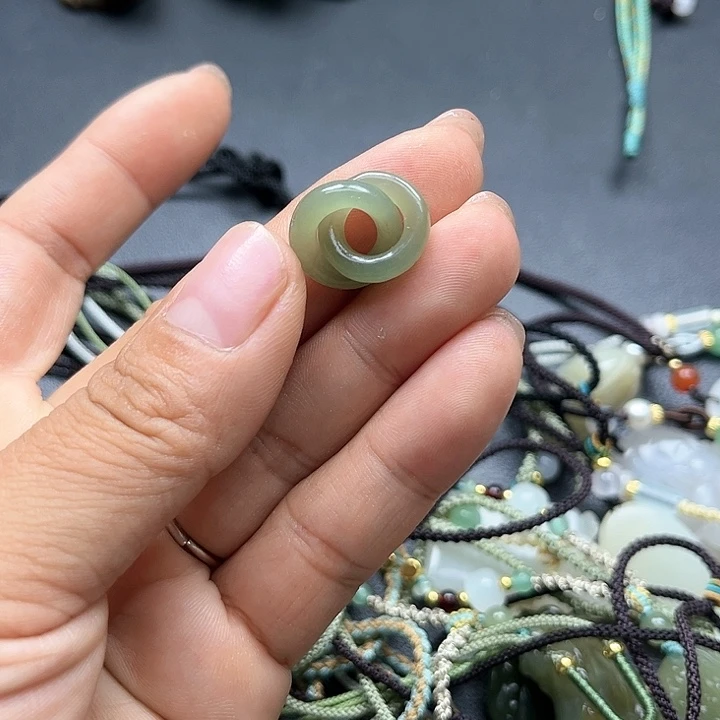 【闪购商品】颈饰未镶嵌和田玉