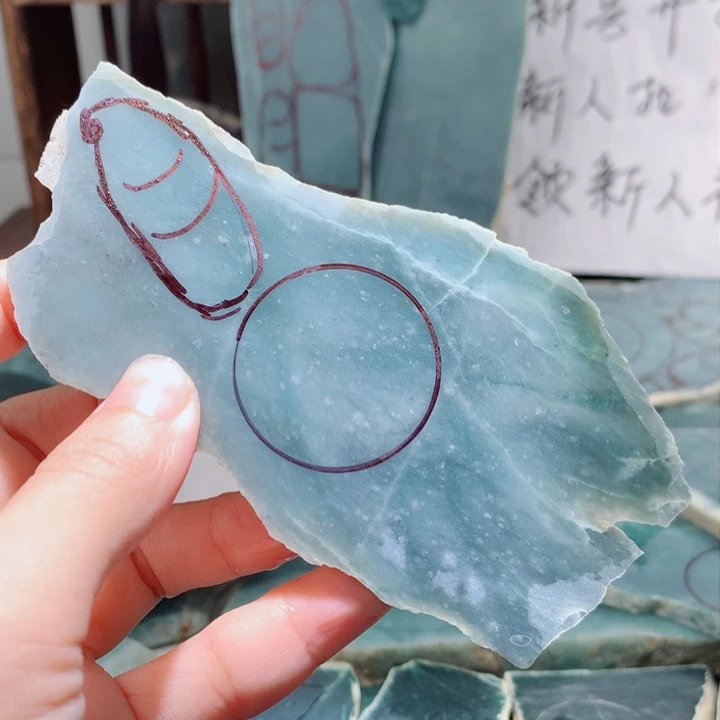 翡翠颈饰未镶嵌翡翠