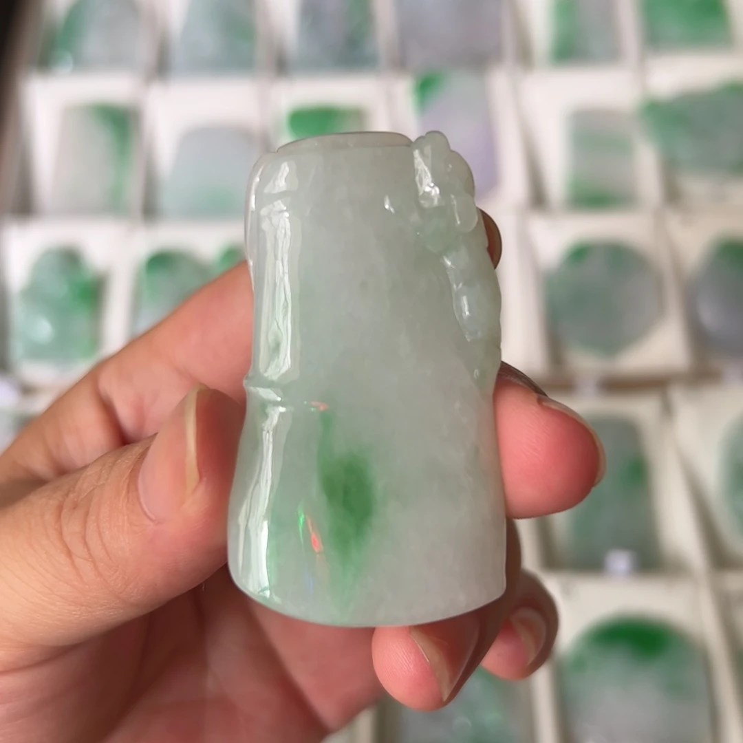 翡翠未镶嵌颈饰竹节