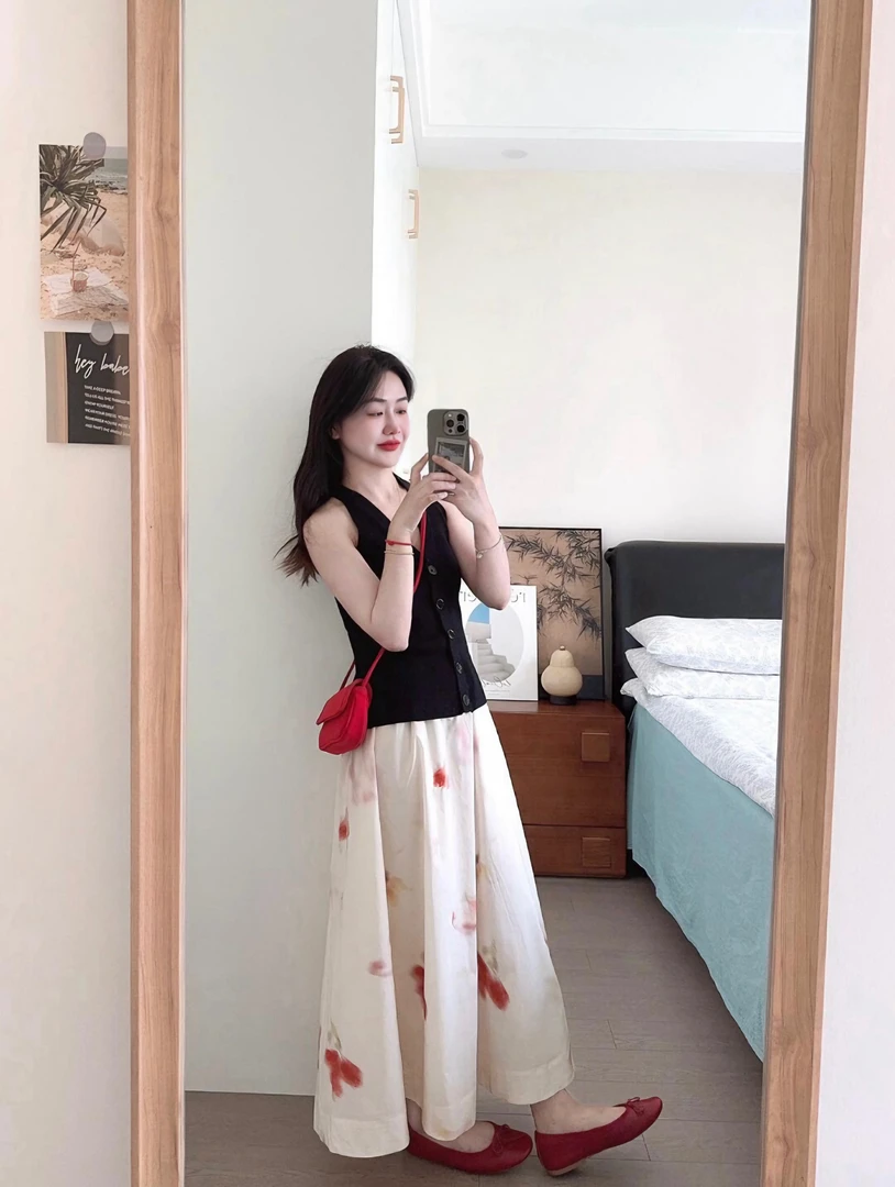 2025夏季新款韩系高级一整套穿搭黑色V领背心上衣高腰半身裙套装