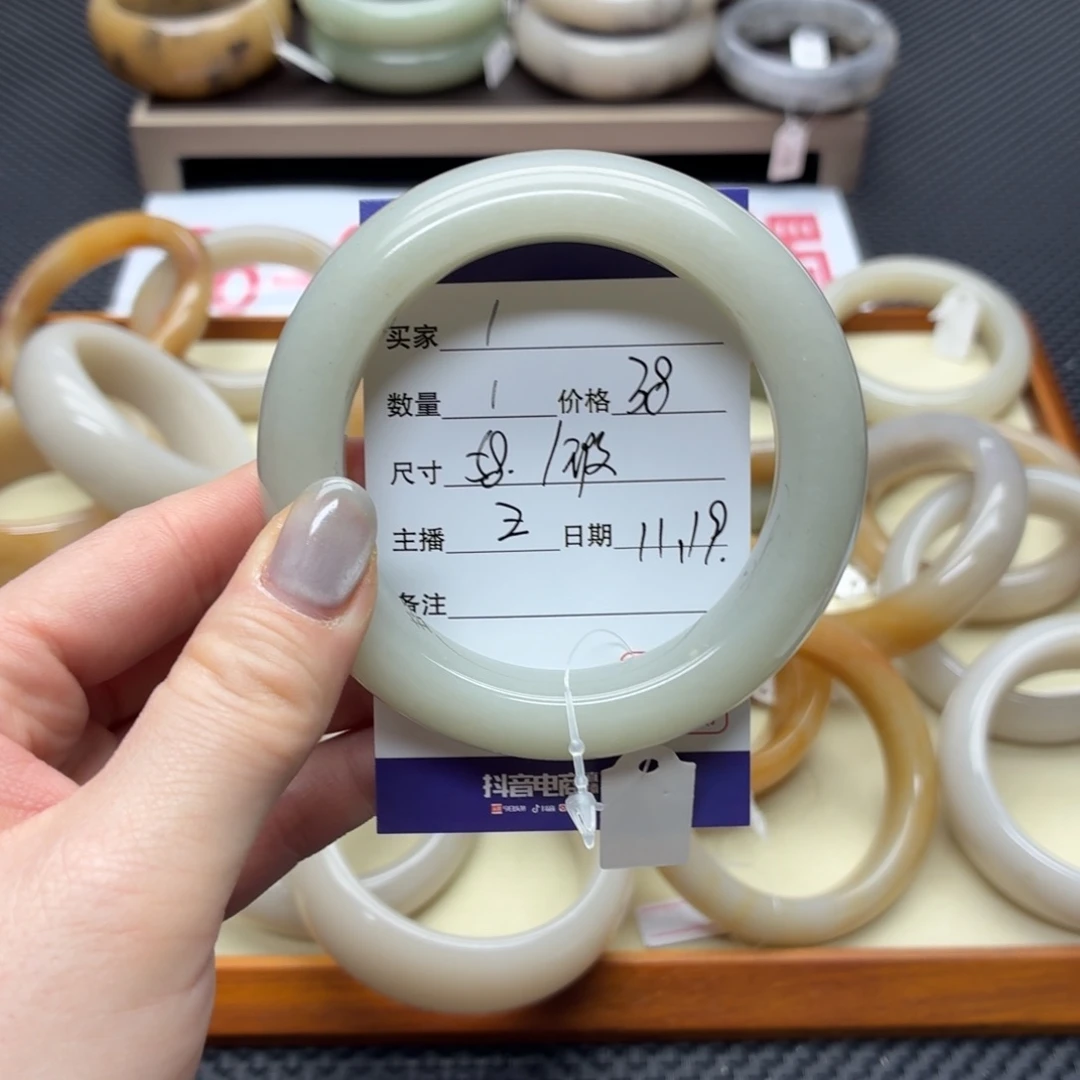 石英质玉未镶嵌手镯