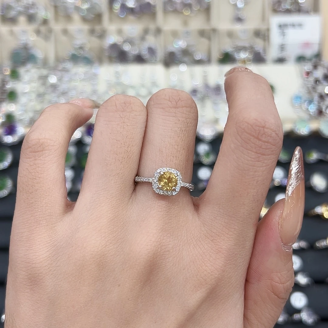 被***果银S925镶嵌黄晶戒指