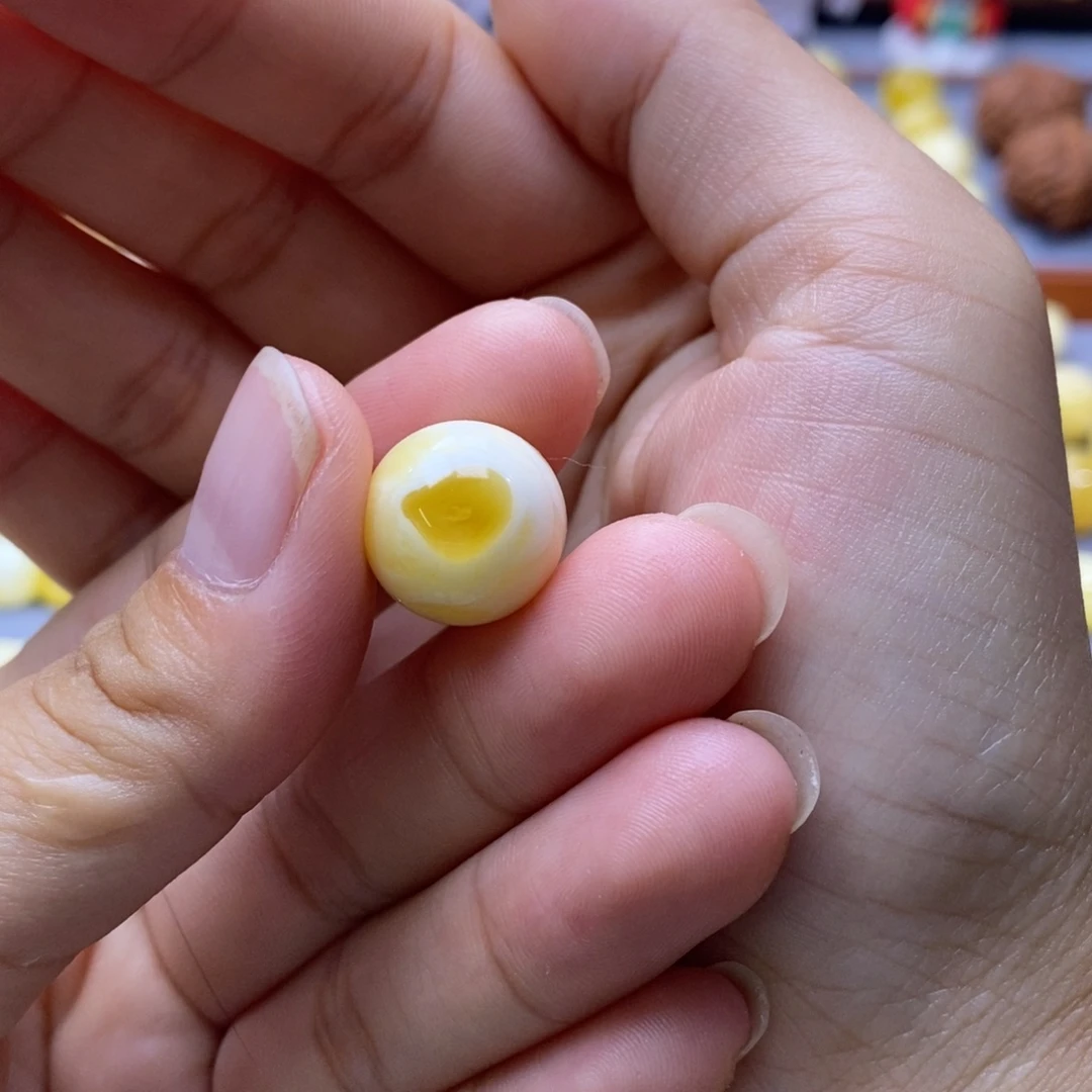 楊***森琥珀未镶嵌珠宝奇石