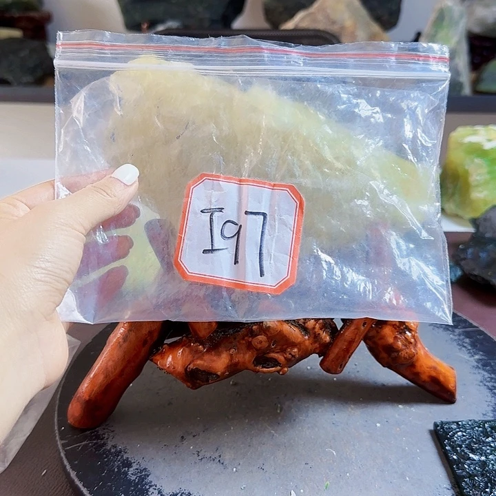 Ｍ***）未镶嵌蛇纹石玉岫玉原石