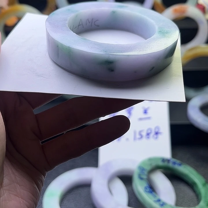 定制翡翠未镶嵌翡翠手镯