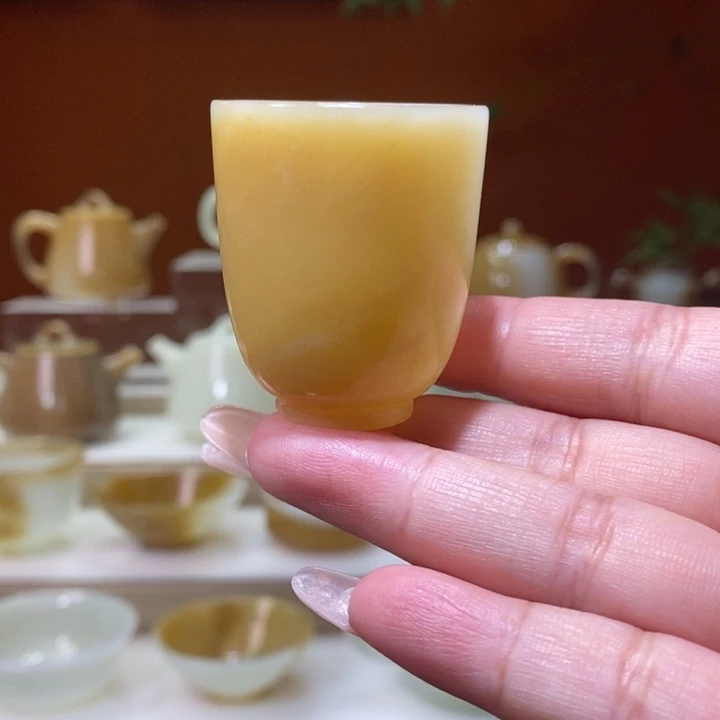 未镶嵌和田玉摆件且末金山黄糖玉杯