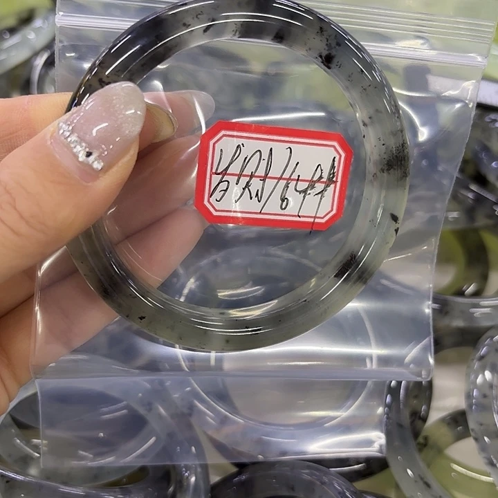 蟹***.蛇纹石玉未镶嵌手镯