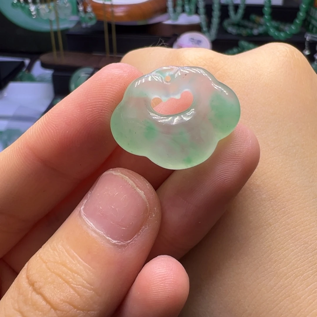 石英质玉（非洲翠）未镶嵌颈饰