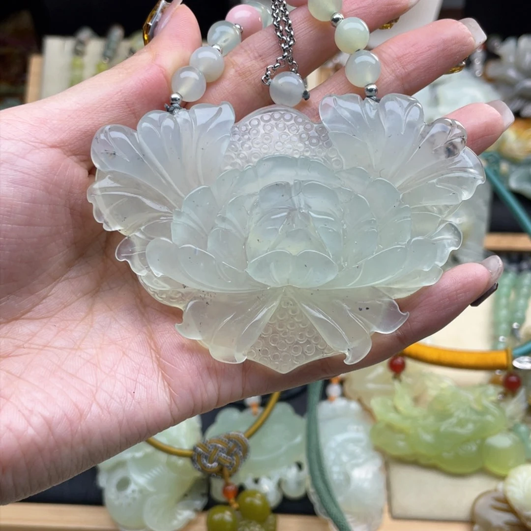 蛇纹石玉颈饰未镶嵌