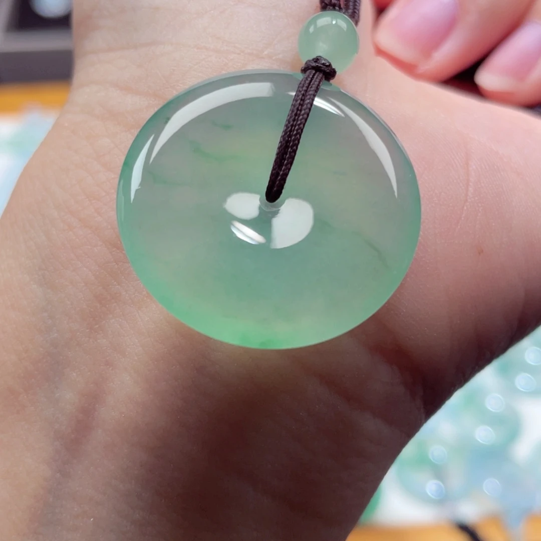 颈饰未镶嵌翡翠平安扣