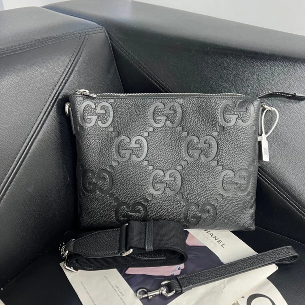 95新 GUCCI/古驰 捐金沉珠/压纹斜挎包黑色