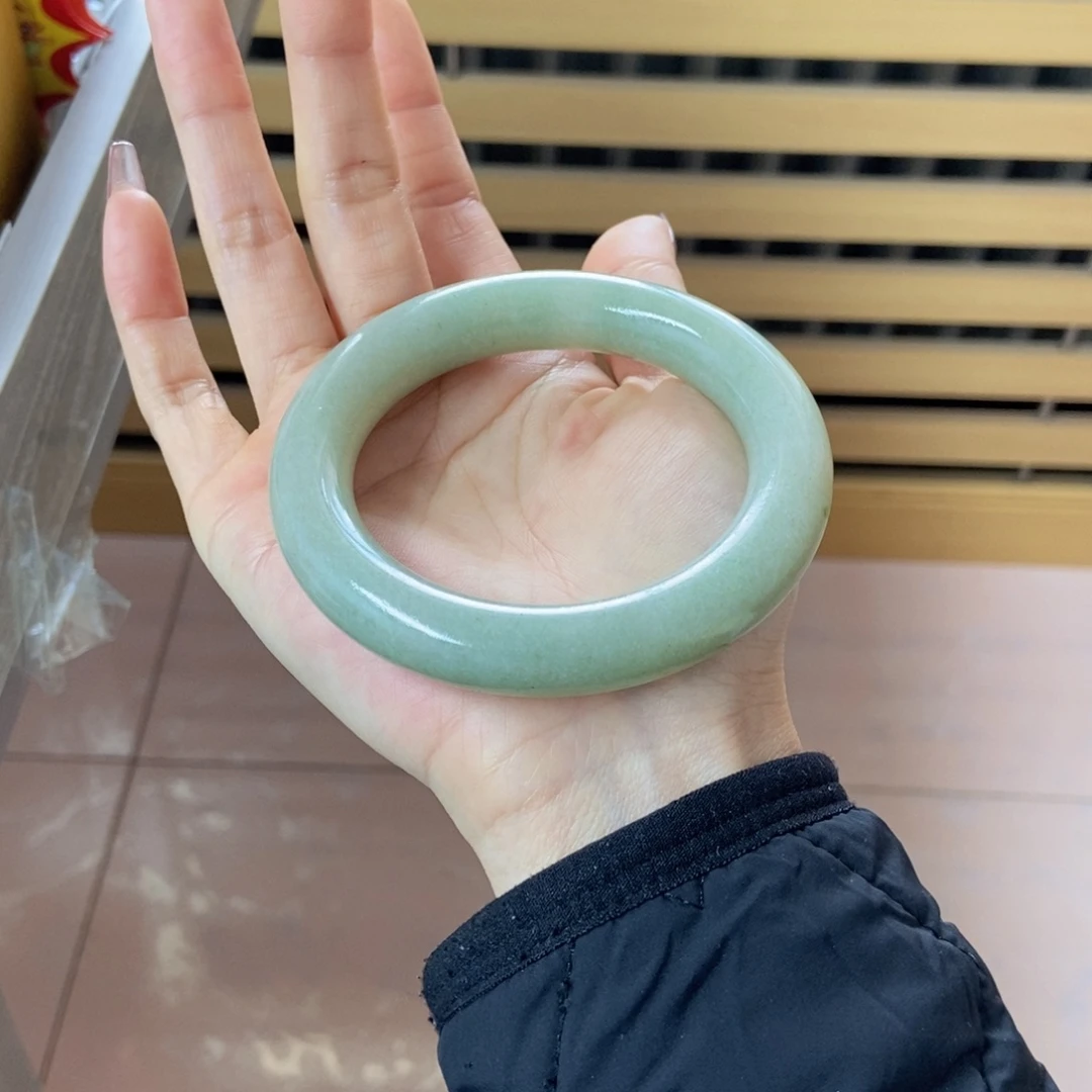 未镶嵌手镯石英岩玉