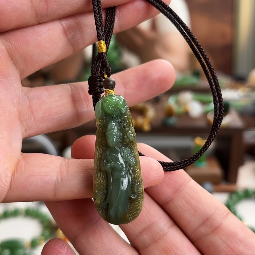 颈饰未镶嵌和田玉（碧玉）