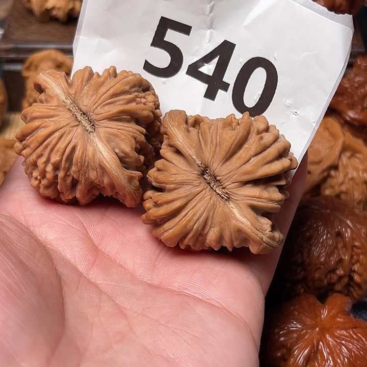 桃核把件全品四座楼。边44。540