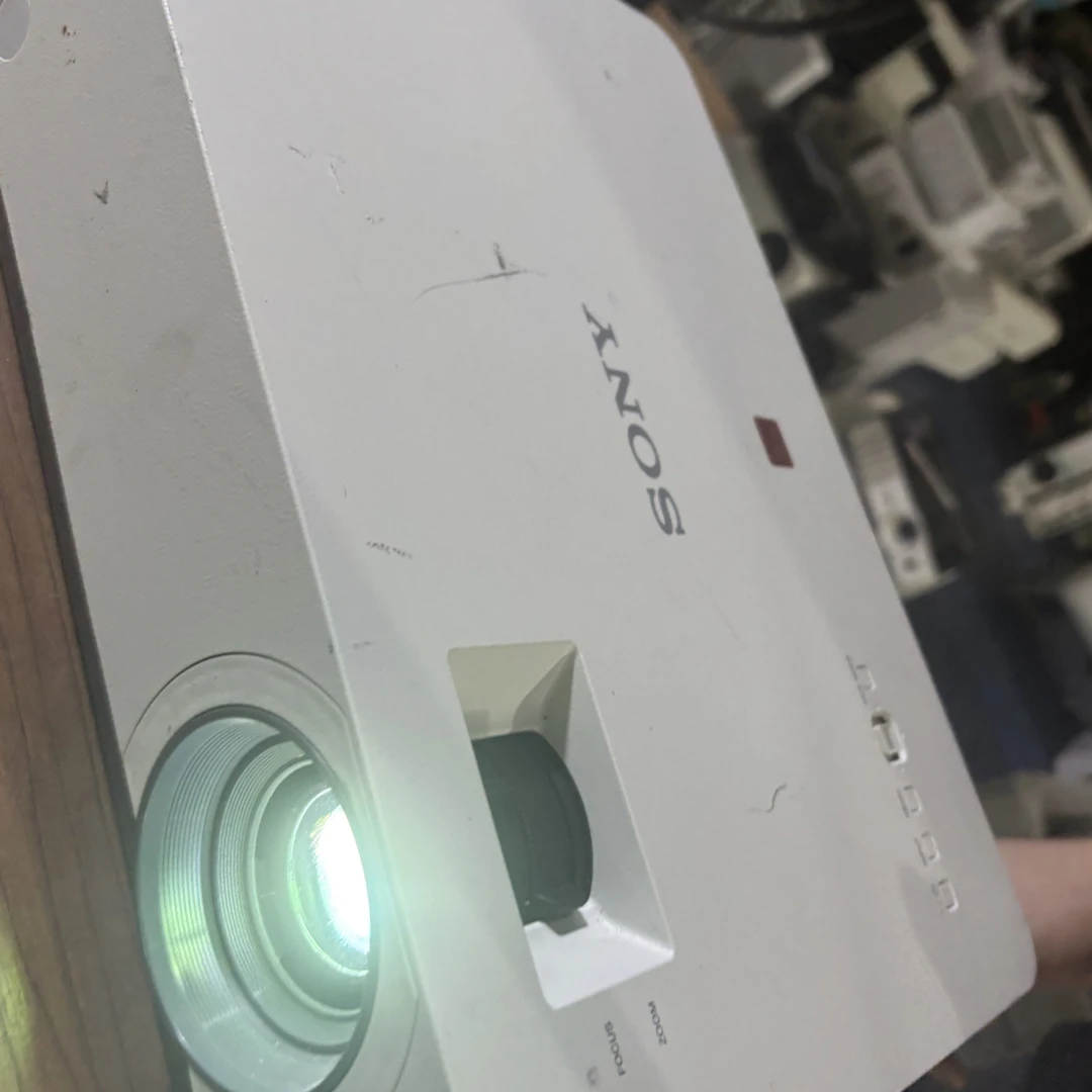 二手 新款Sony 红标ex4系列1280.800投影仪 运费自理