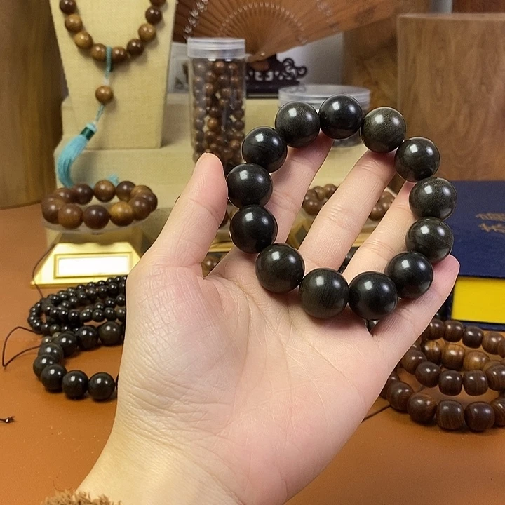 檀香木老山檀香阴沉1.8手串