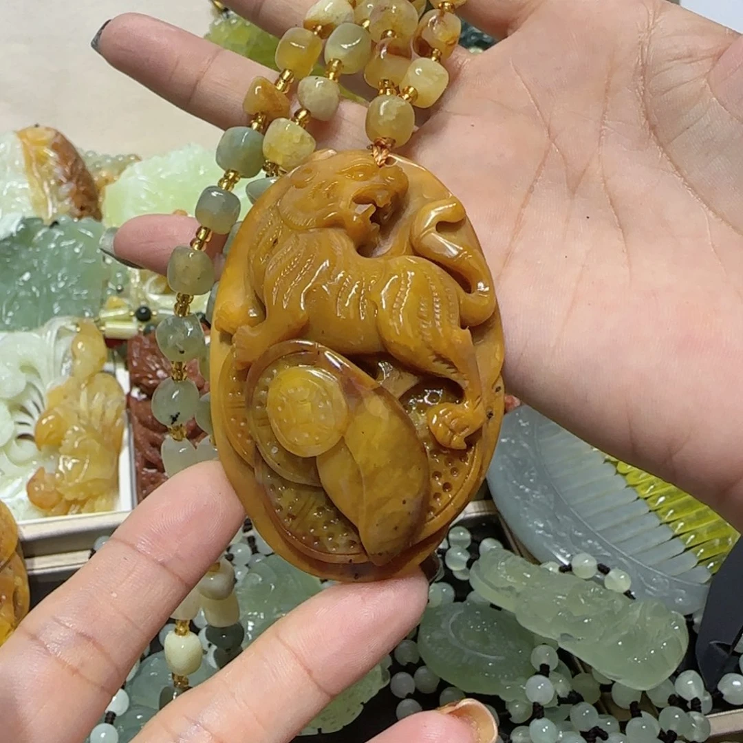 未镶嵌蛇纹石玉吊坠