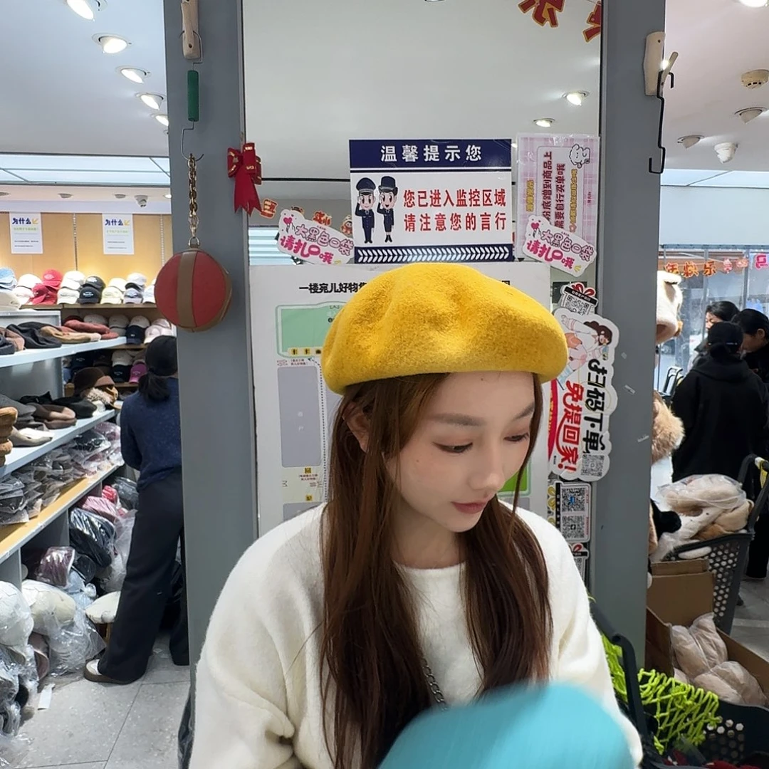 布艺非金属黄色贝雷帽