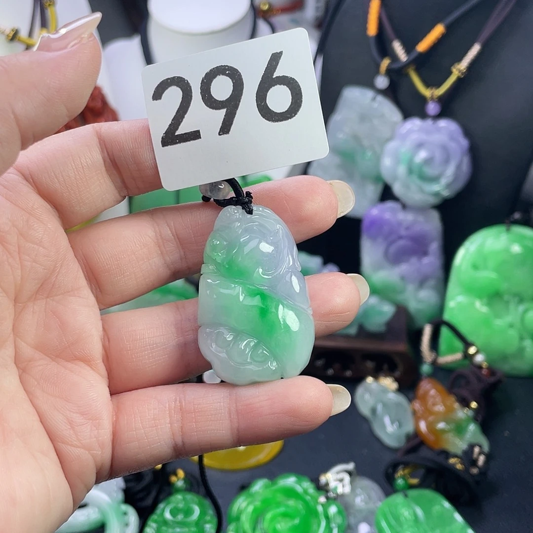 翡翠未镶嵌吊坠(赠链)