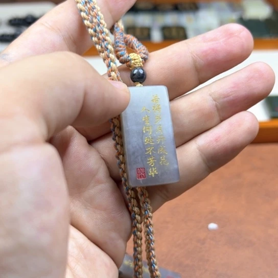 颈饰未镶嵌和田玉（糖玉）