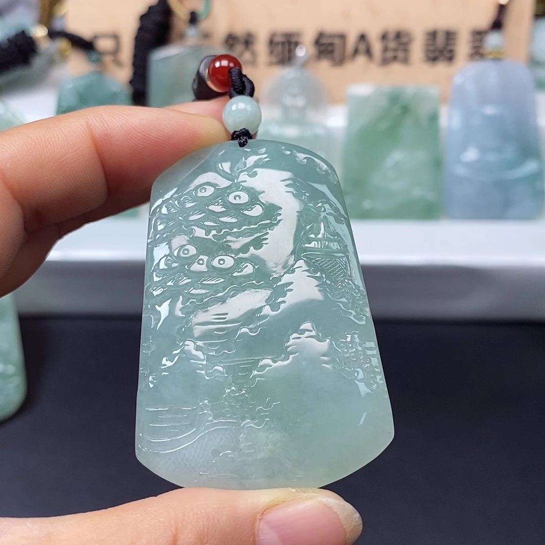 翡翠颈饰未镶嵌翡翠