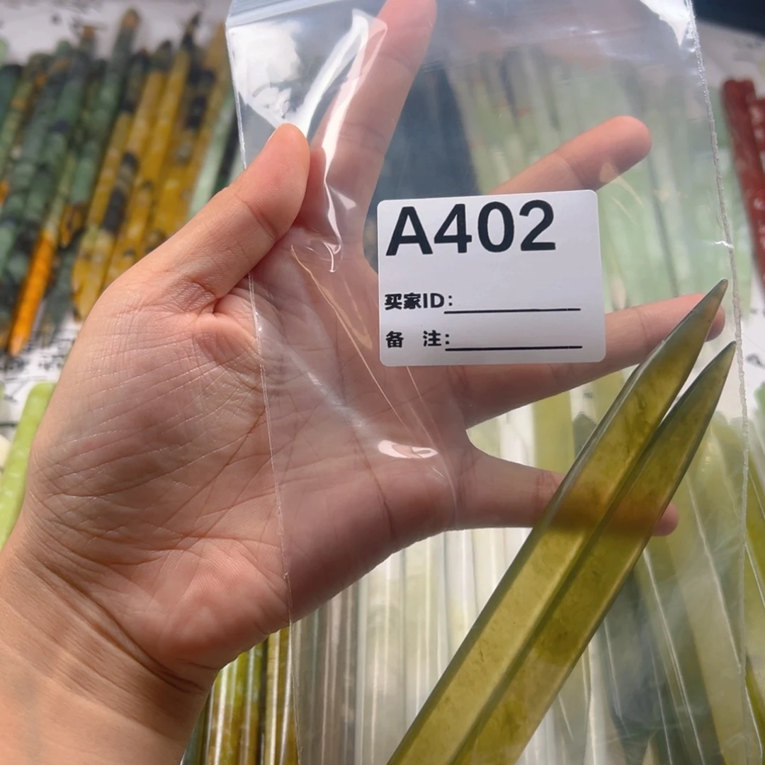 好***诶未镶嵌蛇纹石玉颈饰
