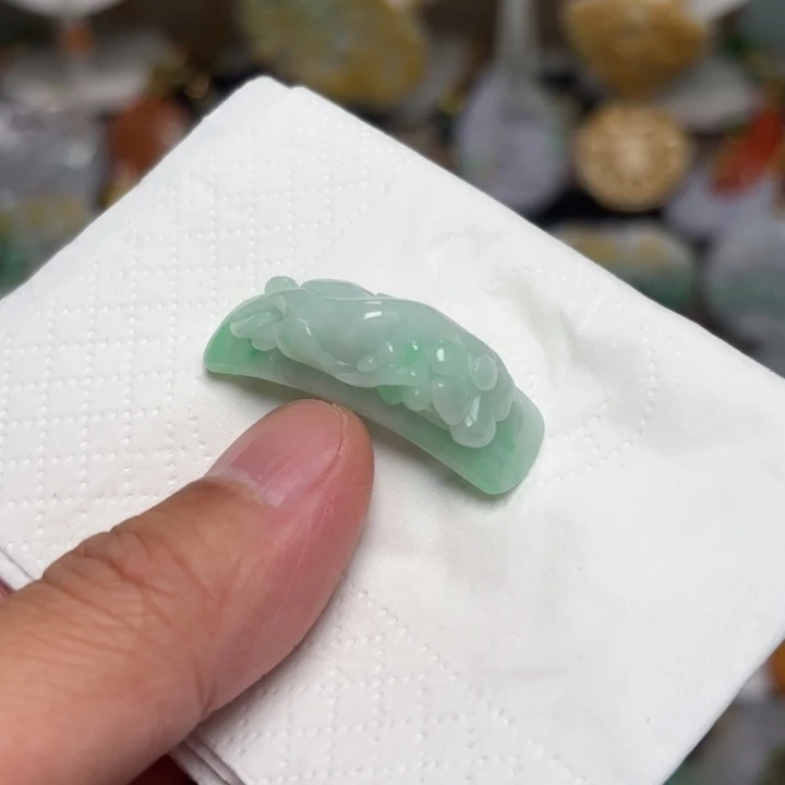 翡翠颈饰未镶嵌吊坠