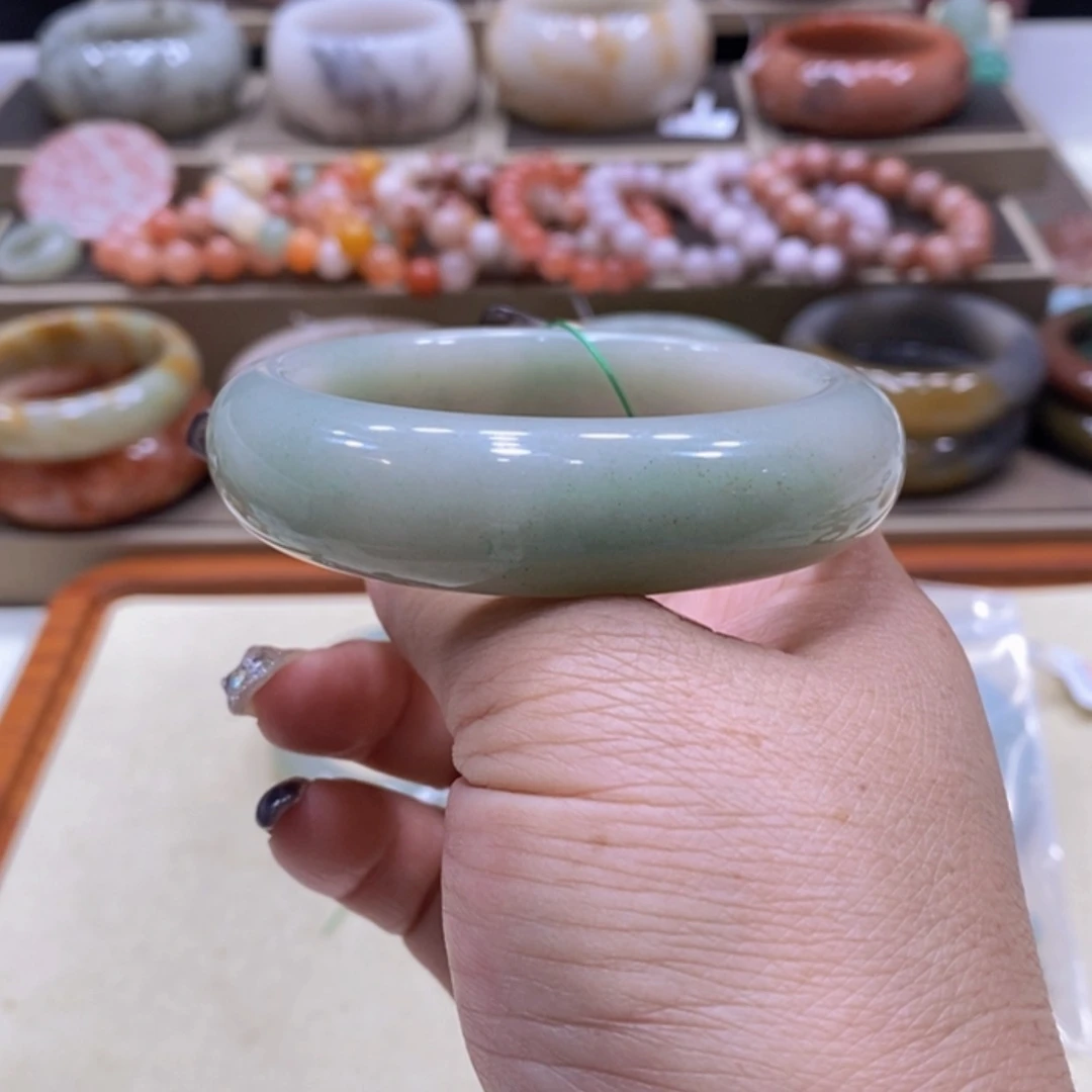 【闪购商品】未镶嵌手镯石英质玉雨*