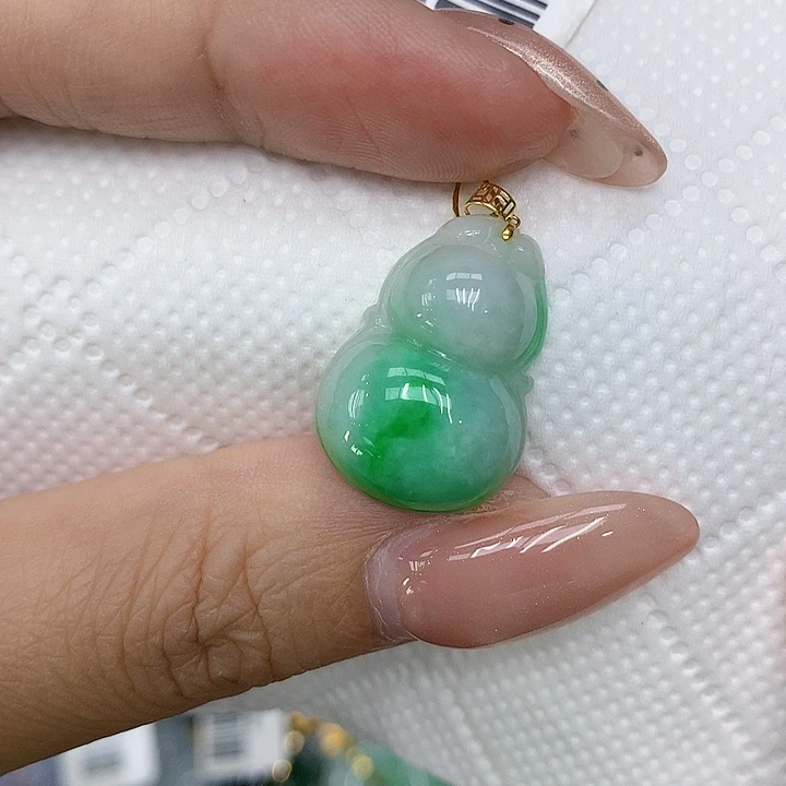 颈饰18K金镶嵌翡翠