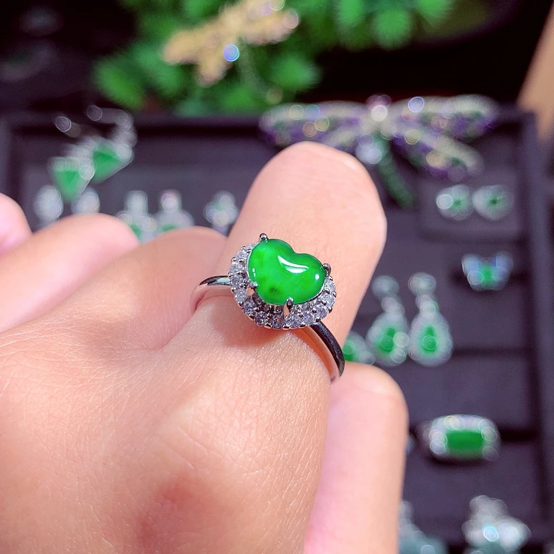 颈饰未镶嵌翡翠天然