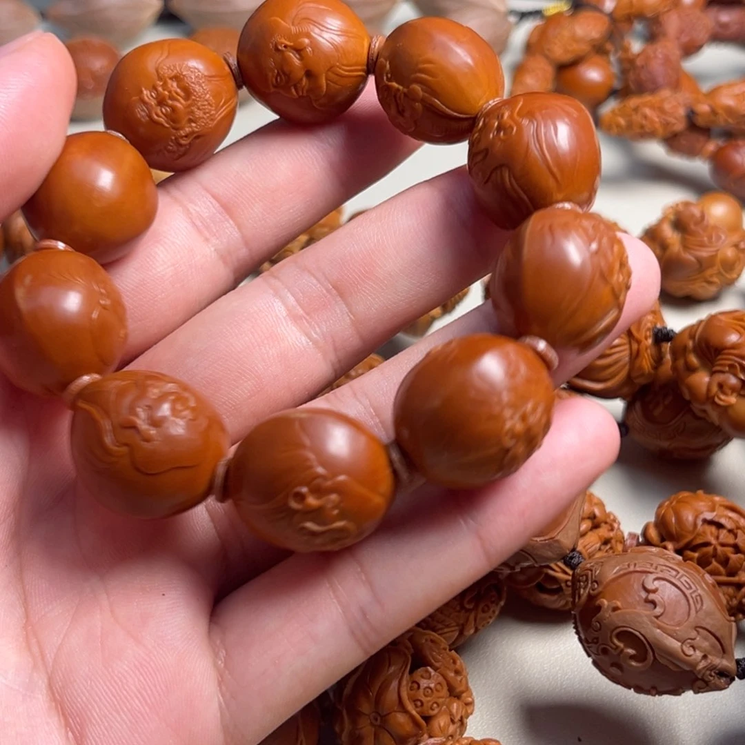 金***酒橄榄核吊坠十八罗汉